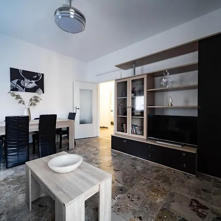 Apartment Spazioso Trilocale Vicino Stazione A Pochi Passi Dal Desenzano del Garda